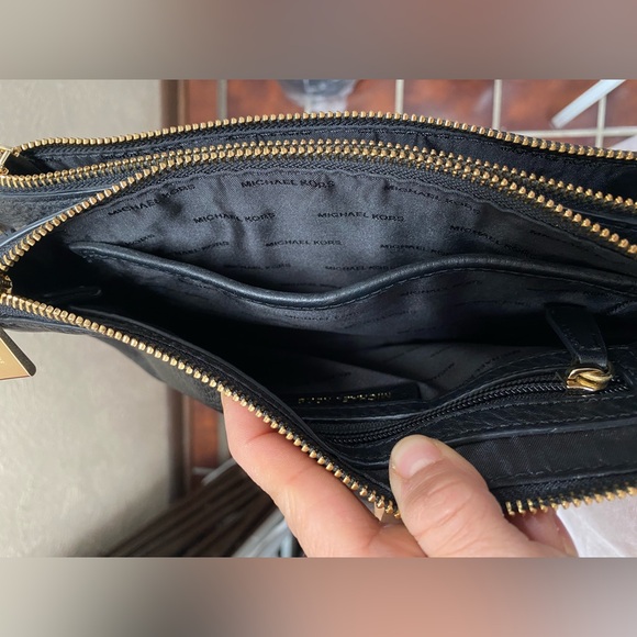 Michael Kors Black Crossbody Bag, MICHAEL Michael Kors
One sizeLeather crossbody - Picture 6 of 7